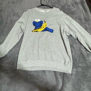 Uniqlo Gray Sweatshirt with Blue Graphic